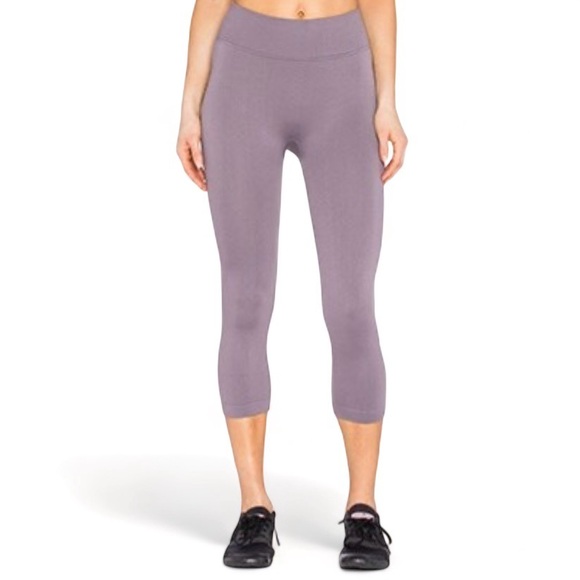 Yummie by Heather Thomson Pants - Yummie Gabby Capri Leggings in Shark